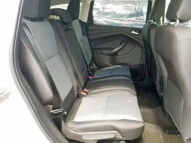 1FMCU0GD9KUA30048 2019 FORD ESCAPE SE-5
