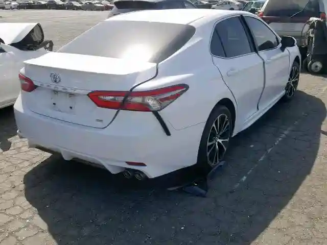 4T1B11HK5JU061996 2018 TOYOTA CAMRY L-3