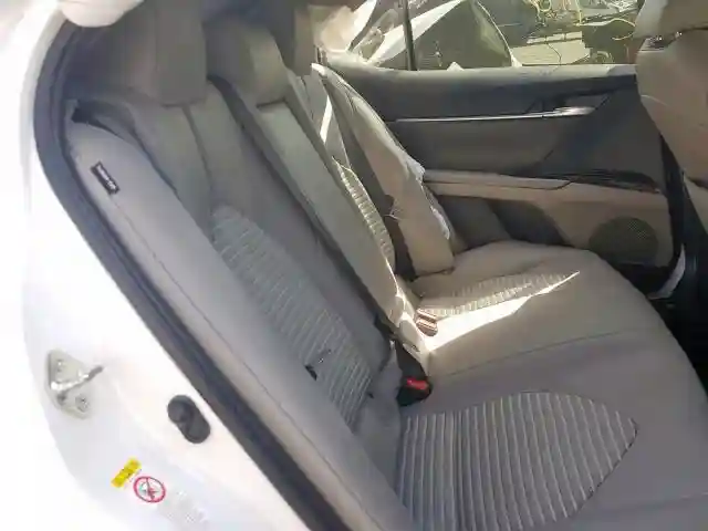 4T1B11HK5JU061996 2018 TOYOTA CAMRY L-5