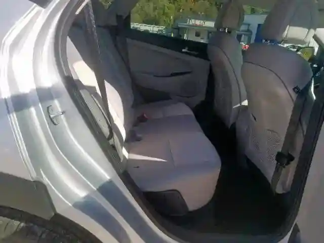 KM8J3CA48JU831590 2018 HYUNDAI TUCSON SEL-5