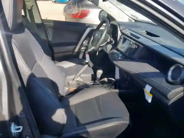 JTMYFREV6JJ152063 2018 TOYOTA RAV4 LIMITED-4