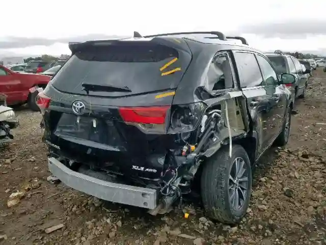 5TDJZRFH6JS835840 2018 TOYOTA HIGHLANDER SE-3
