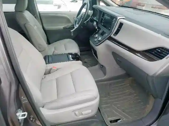5TDYZ3DC5JS963473 2018 TOYOTA SIENNA XLE-4