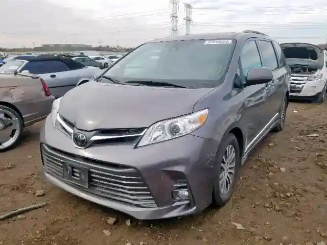 5TDYZ3DC5JS963473 2018 TOYOTA SIENNA XLE-1