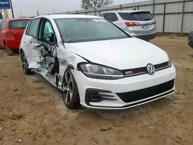 3VW447AU0JM288369 2018 VOLKSWAGEN GTI S/SE-0