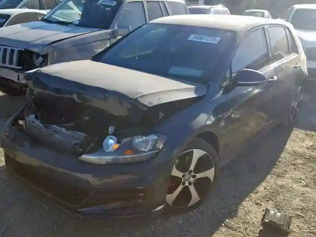 3VW447AU8JM295215 2018 VOLKSWAGEN GTI S/SE-1