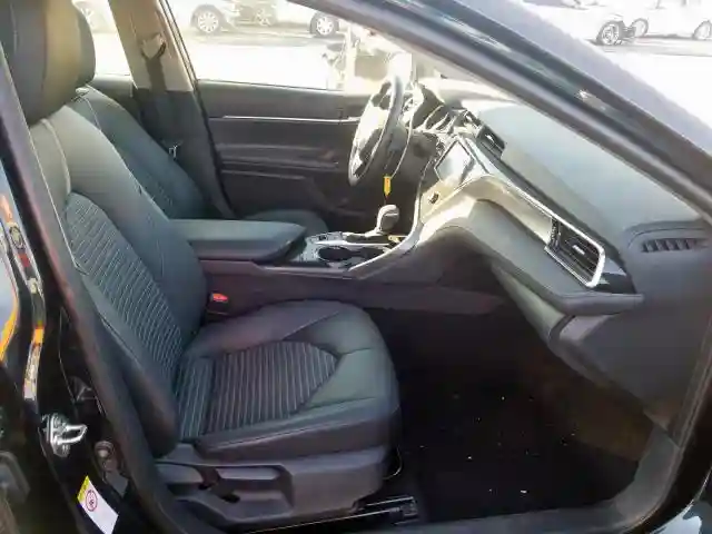 4T1B21HK8JU503697 2018 TOYOTA CAMRY HYBRID-4