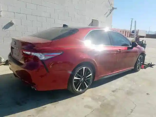 4T1BZ1HK9JU504899 2018 TOYOTA CAMRY XSE-3