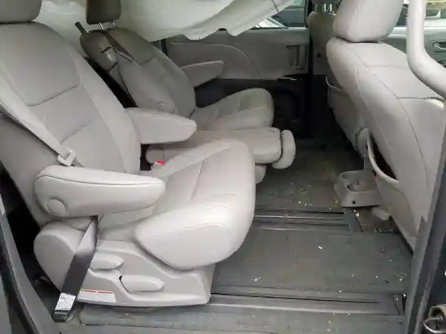 5TDYZ3DC9HS867081 2017 TOYOTA SIENNA XLE-5