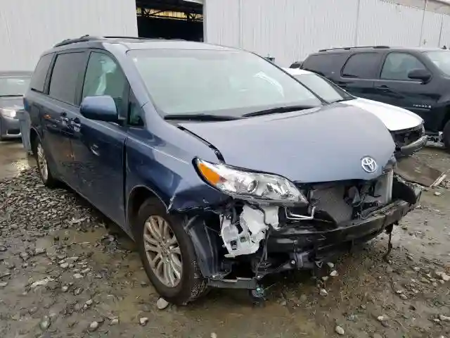 5TDYZ3DC9HS867081 2017 TOYOTA SIENNA XLE-0