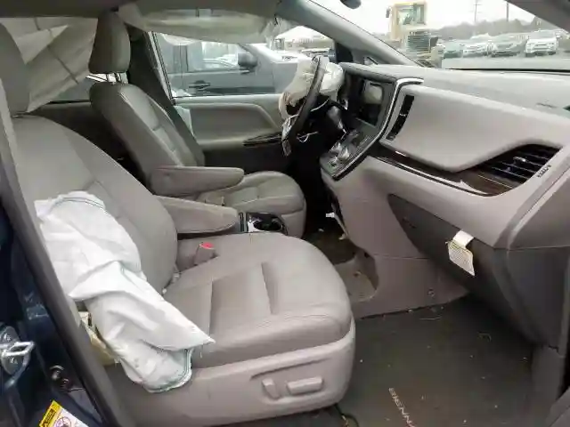 5TDYZ3DC9HS867081 2017 TOYOTA SIENNA XLE-4