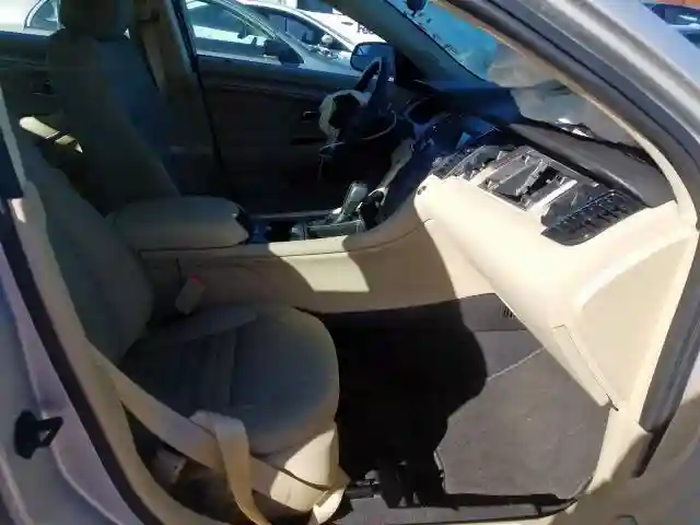 1FAHP2D8XKG109737 2019 FORD TAURUS SE-4
