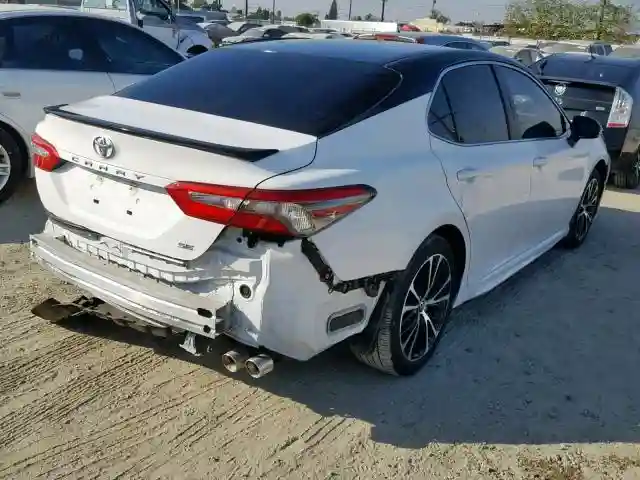 JTNB11HK5J3011346 2018 TOYOTA CAMRY L-3