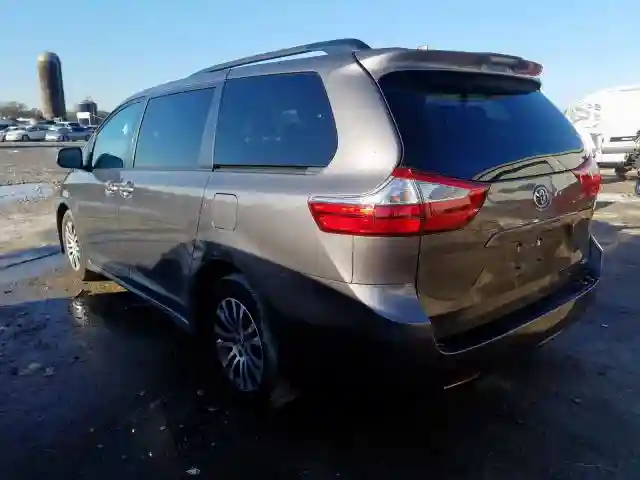 5TDYZ3DC8JS919886 2018 TOYOTA SIENNA XLE-2