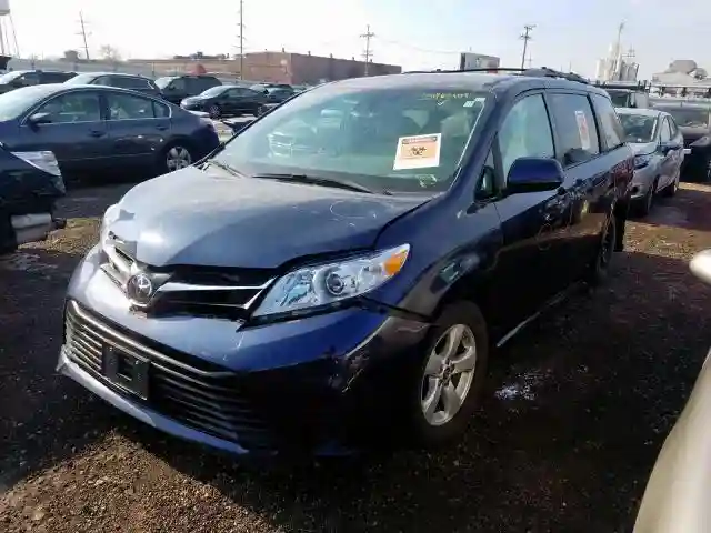 5TDKZ3DC6JS962211 2018 TOYOTA SIENNA LE-1