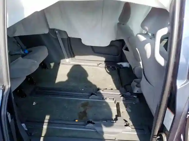 5TDKZ3DC6JS962211 2018 TOYOTA SIENNA LE-5
