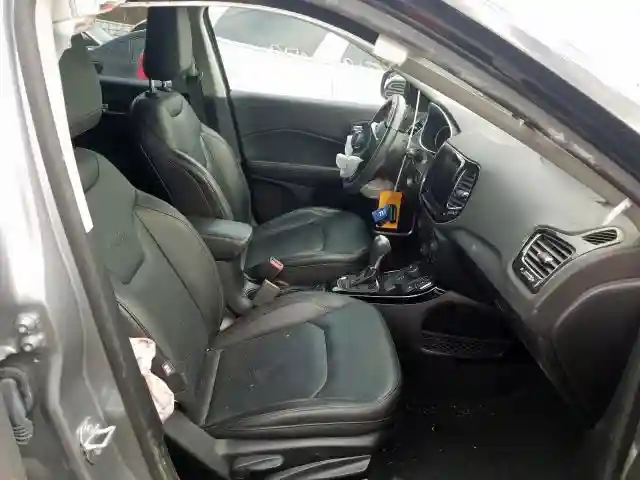 3C4NJDCB9JT400683 2018 JEEP COMPASS LIMITED-4