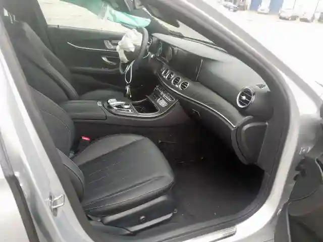 WDDZF4KB4KA585972 2019 MERCEDES-BENZ E 300 4MATIC-4
