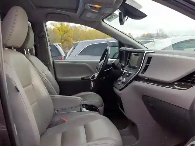 5TDYZ3DC8JS919886 2018 TOYOTA SIENNA XLE-4