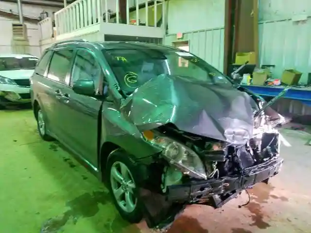 5TDKZ3DC4JS951515 2018 TOYOTA SIENNA LE-0