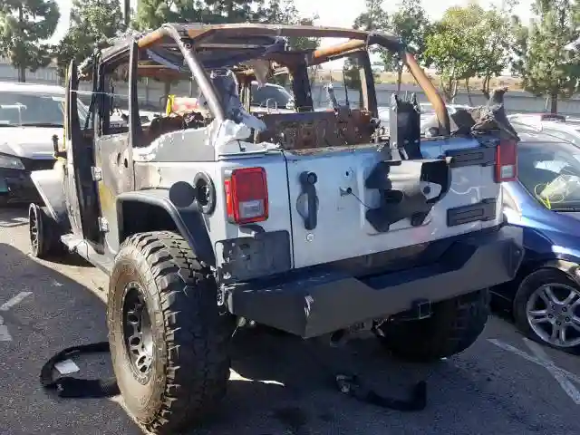 1C4HJWDG6FL653496 2015 JEEP WRANGLER UNLIMITED SPORT-2