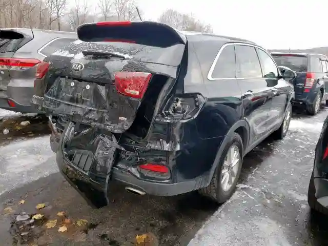 5XYPGDA32KG511054 2019 KIA SORENTO LX-3