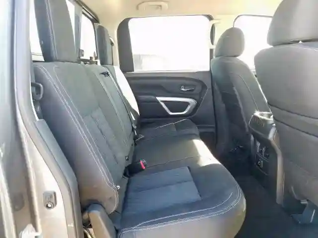 1N6AA1E53JN540102 2018 NISSAN TITAN SV-5