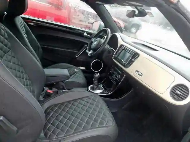 3VW5DAAT3KM506251 2019 VOLKSWAGEN BEETLE S-4