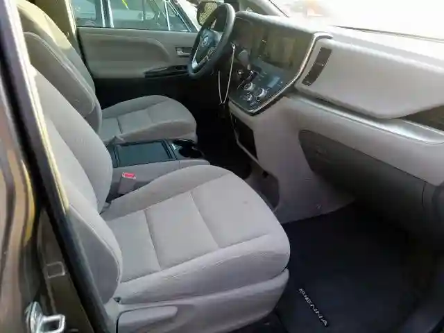 5TDKZ3DC8HS843280 2017 TOYOTA SIENNA LE-4