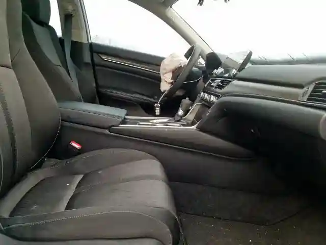 1HGCV1F45JA205647 2018 HONDA ACCORD EX-4