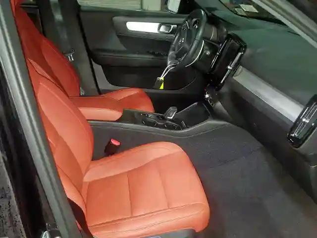 YV4162XZ9K2010291 2019 VOLVO XC40 T5 MOMENTUM-4