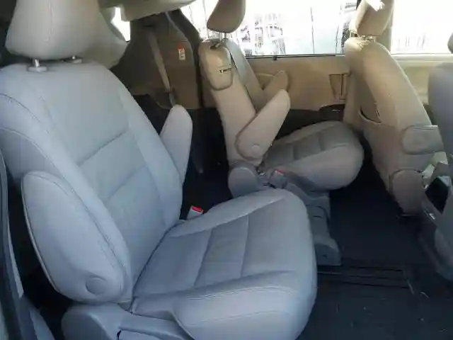 5TDYK3DC3GS734187 2016 TOYOTA SIENNA XLE-5