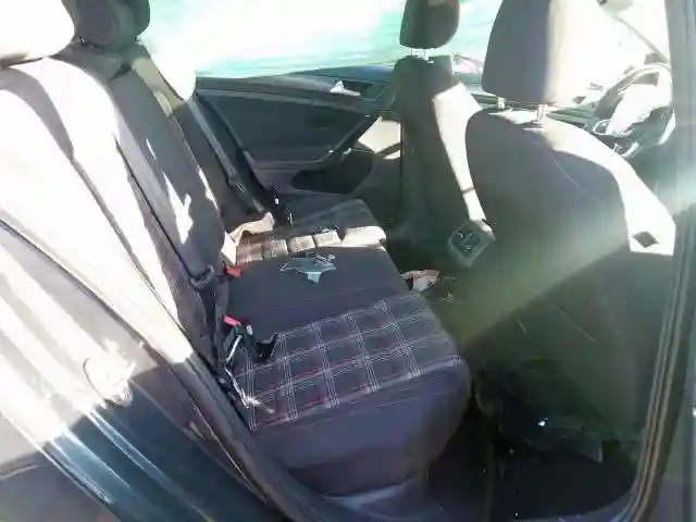 3VW447AU4JM280470 2018 VOLKSWAGEN GTI S/SE-5