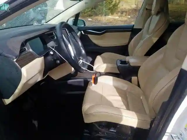 5YJXCAE27GF004242 2016 TESLA MODEL X-4