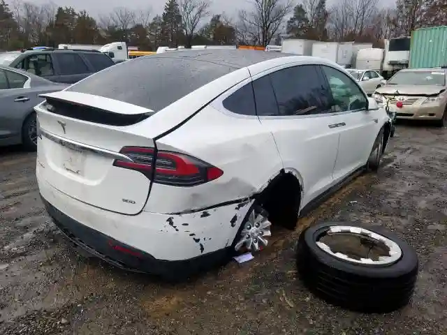 5YJXCAE27GF004242 2016 TESLA MODEL X-3