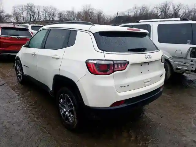 3C4NJDBB5JT436372 2018 JEEP COMPASS LATITUDE-2