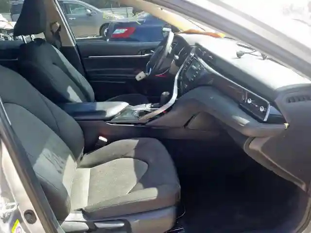 4T1B11HK2KU725558 2019 TOYOTA CAMRY L-4