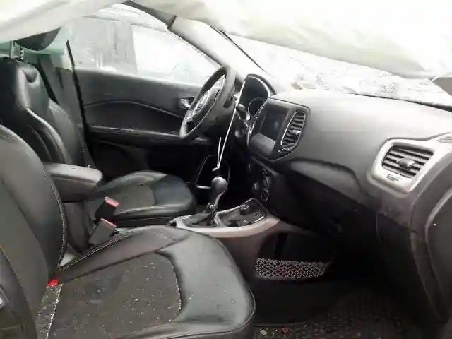 3C4NJDBB5JT436372 2018 JEEP COMPASS LATITUDE-4
