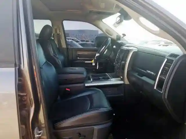 3C63RRML9EG224163 2014 RAM 3500 LARAMIE-4