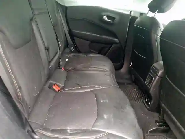 3C4NJDBB5JT436372 2018 JEEP COMPASS LATITUDE-5
