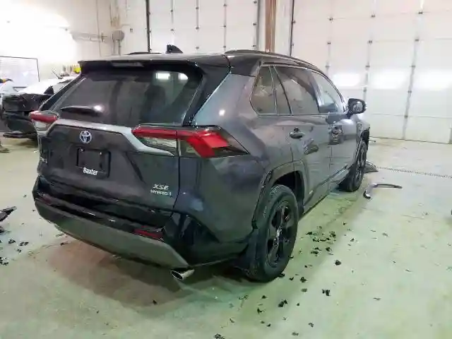 2T3EWRFV2KW030806 2019 TOYOTA RAV4 XSE-3