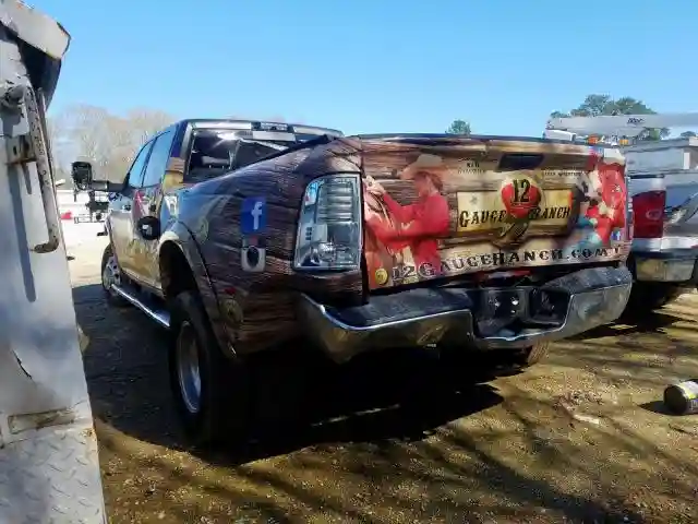 3C63RRJL3JG372999 2018 RAM 3500 LARAMIE-2