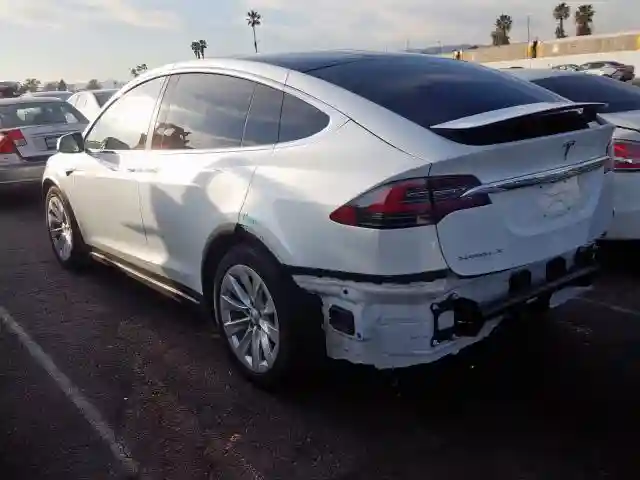 5YJXCBE29JF136299 2018 TESLA MODEL X-2
