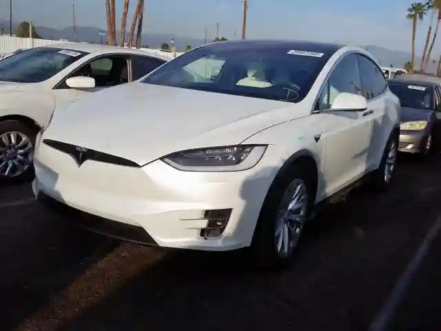 5YJXCBE29JF136299 2018 TESLA MODEL X-1