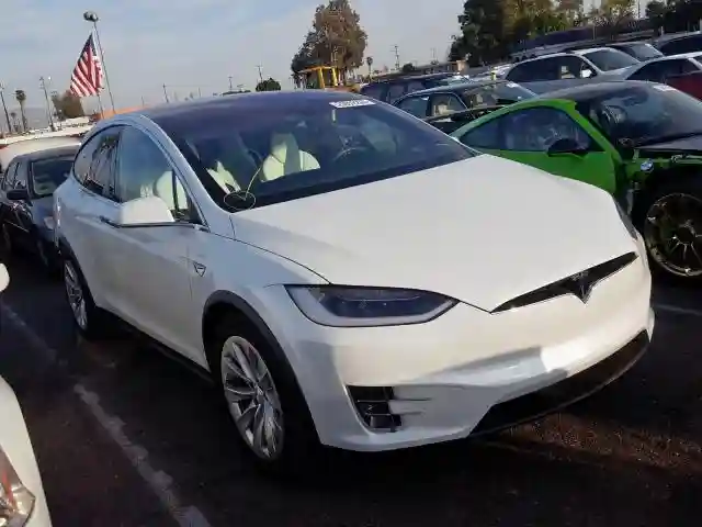 5YJXCBE29JF136299 2018 TESLA MODEL X-0