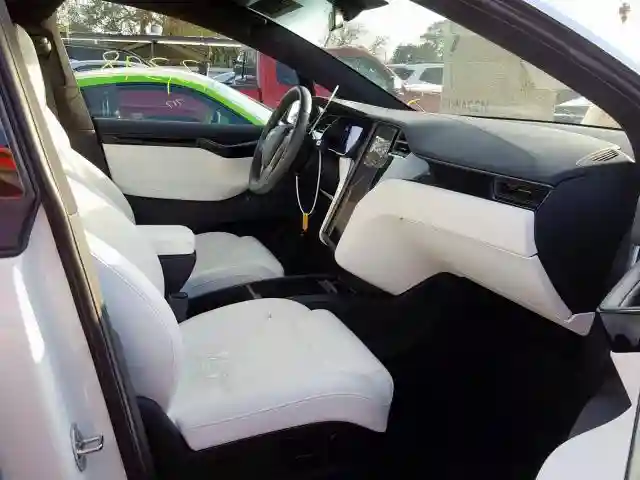 5YJXCBE29JF136299 2018 TESLA MODEL X-4