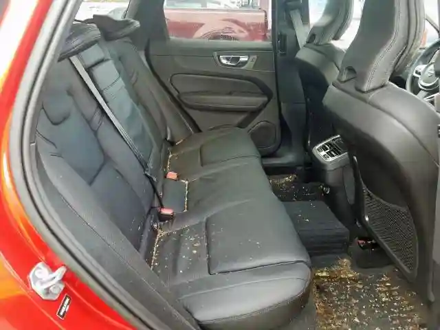 YV4A22RL2K1390942 2019 VOLVO XC60 T6 INSCRIPTION-5