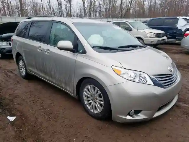 5TDYK3DC8FS654799 2015 TOYOTA SIENNA XLE-0