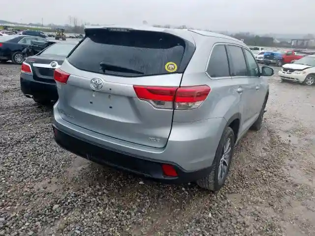 5TDKZRFH7JS271801 2018 TOYOTA HIGHLANDER SE-3