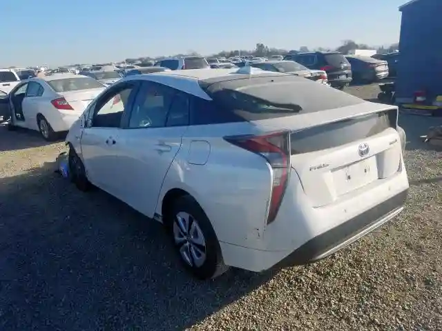 JTDKARFUXJ3058816 2018 TOYOTA PRIUS-2
